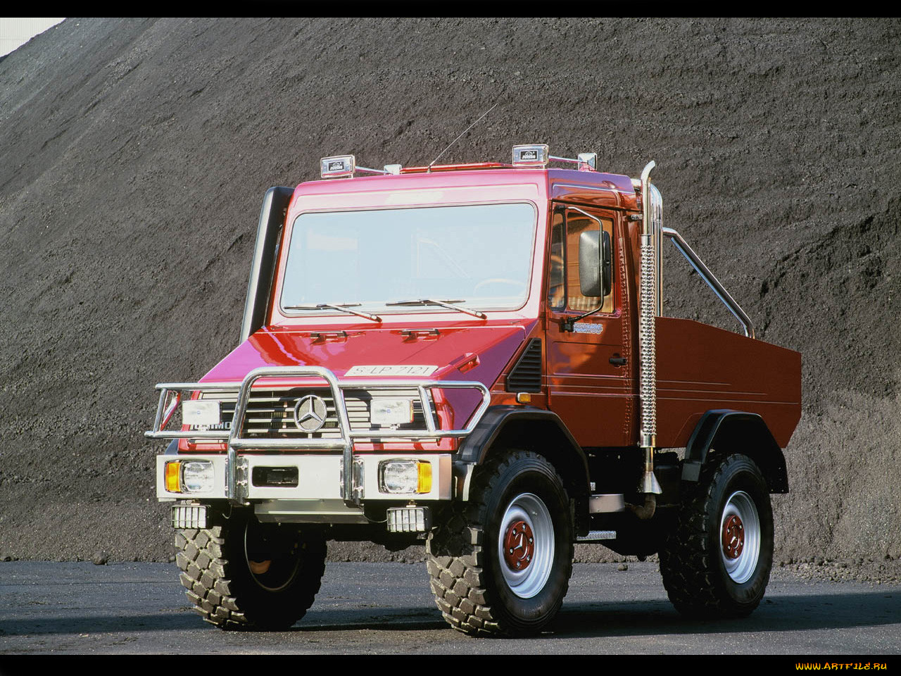 , mercedes, trucks